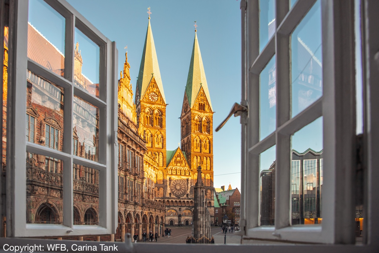 image of Bremen's townhall and cathedral at the Market place